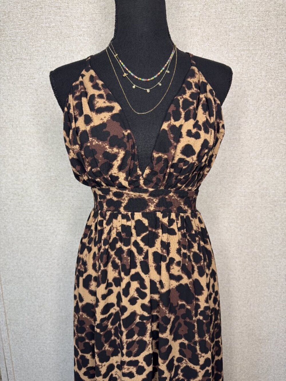 NWT Francesca’s Leopard Print Maxi Dress XS Open Back Flowy Boho Animal Print - Picture 3 of 9